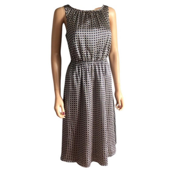 The Limited Dresses & Skirts - The limited multi color sleeveless dress size XS.